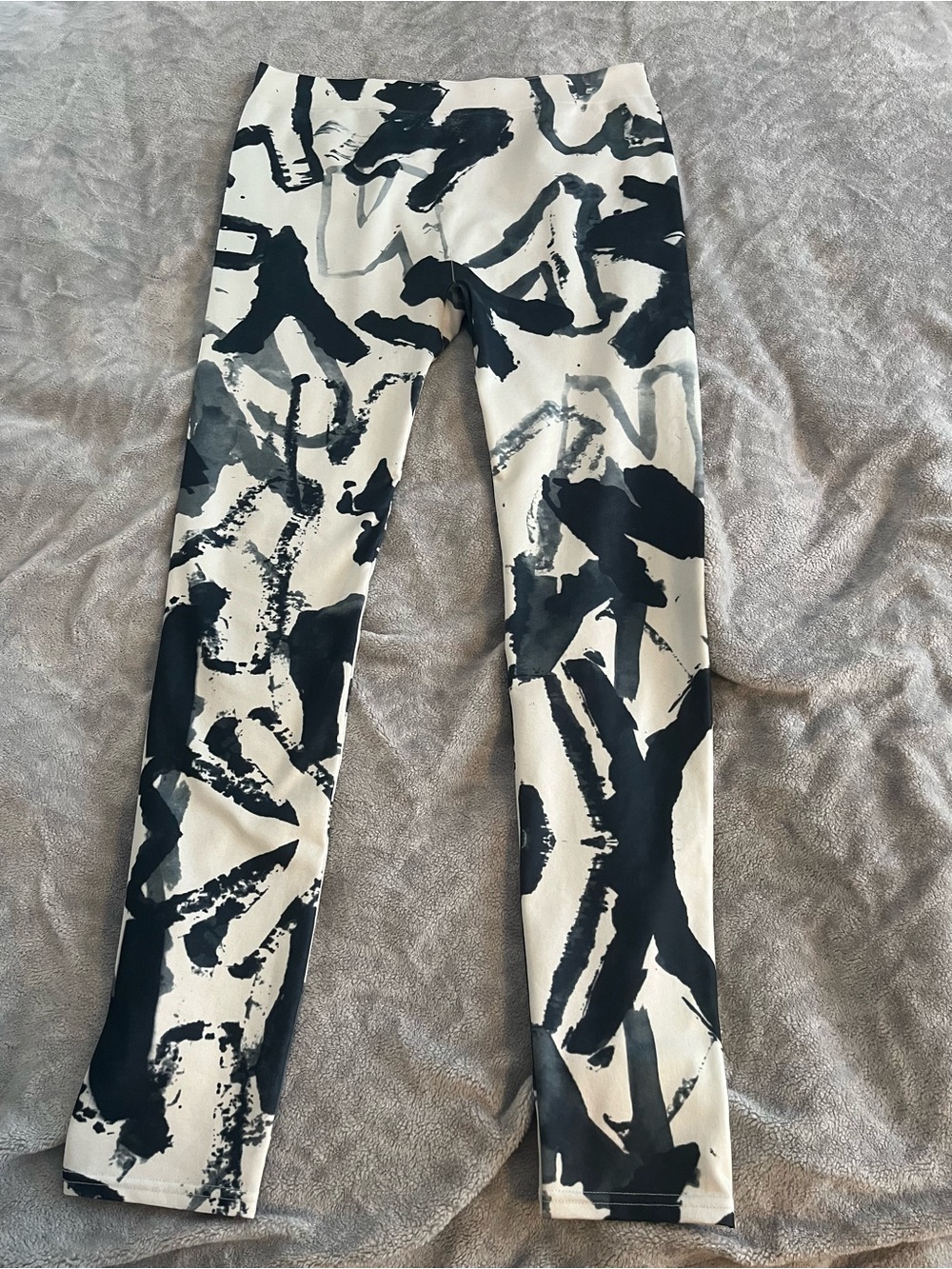 Black and White Abstract Print Leggings